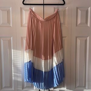 High waisted pleated skirt